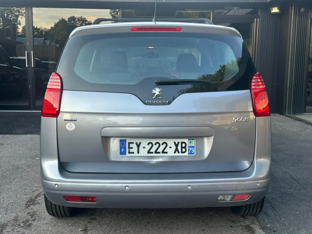 2017 PEUGEOT 5008